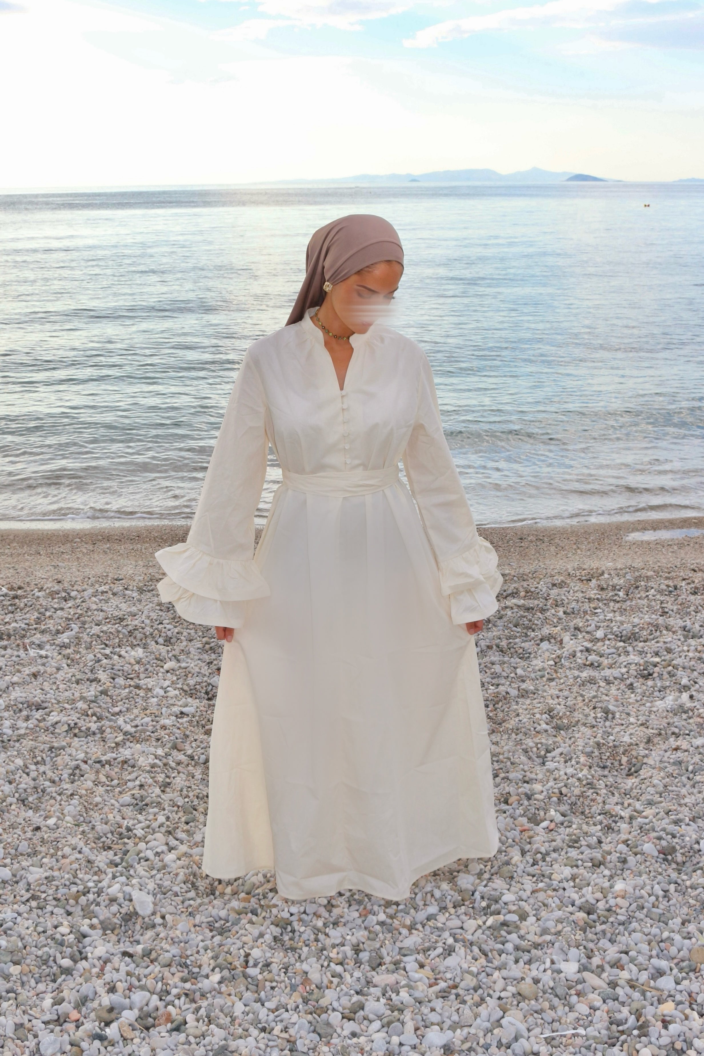 ROBE LONGUE À MANCHE BOUFFANTES