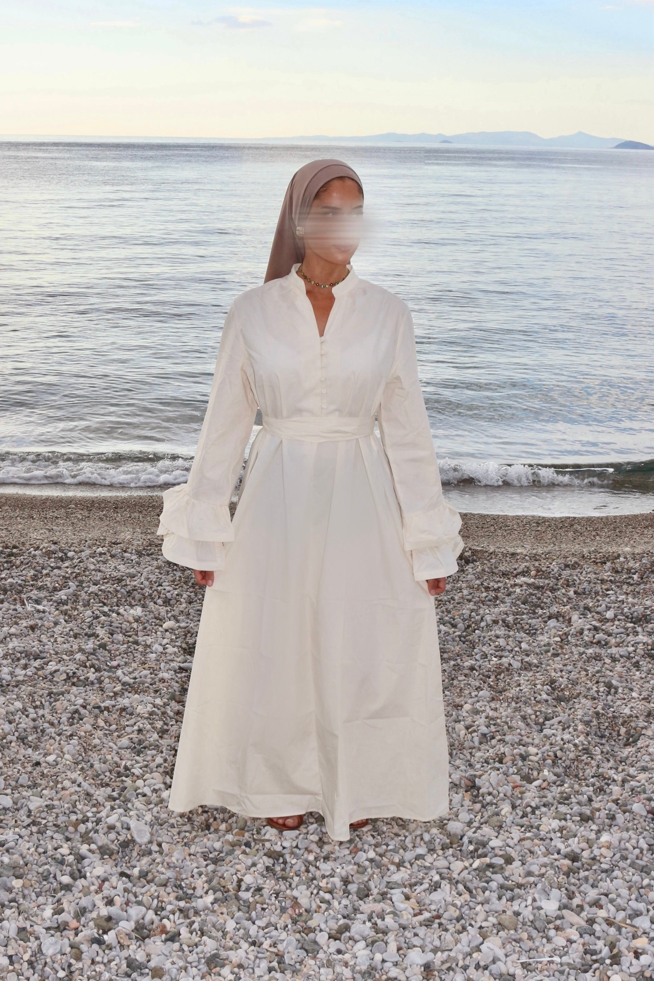 ROBE LONGUE À MANCHE BOUFFANTES