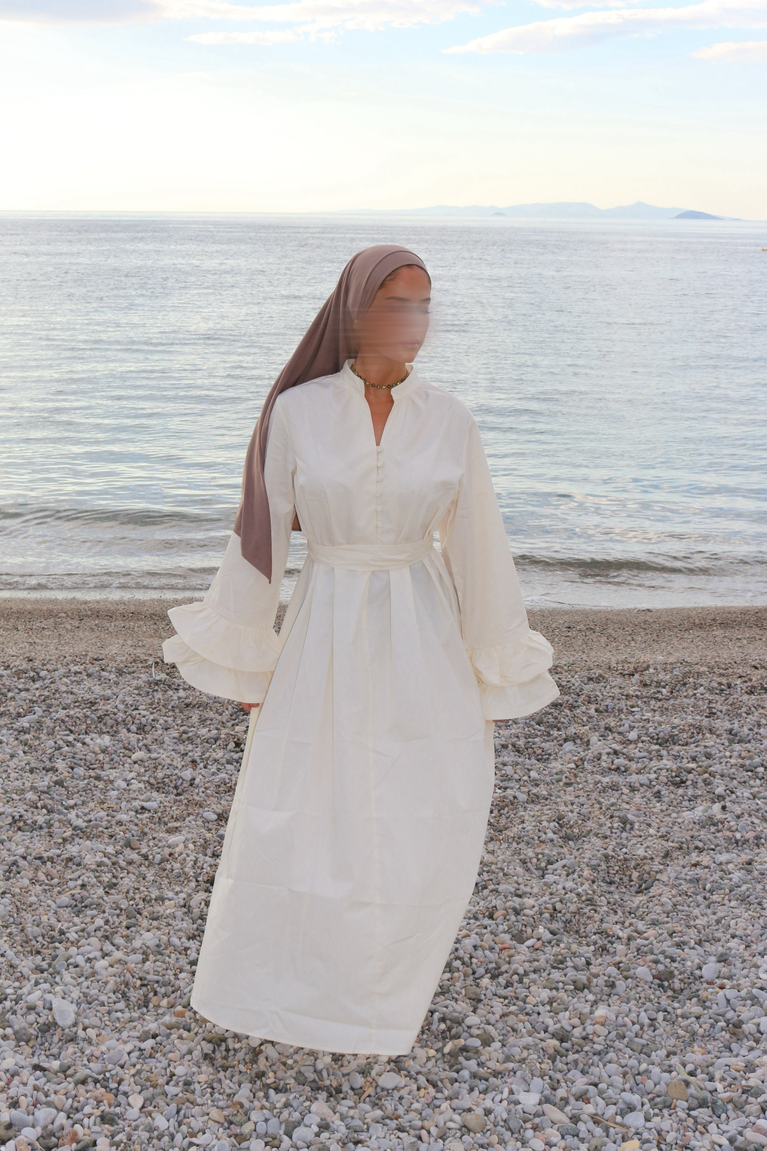 ROBE LONGUE À MANCHE BOUFFANTES