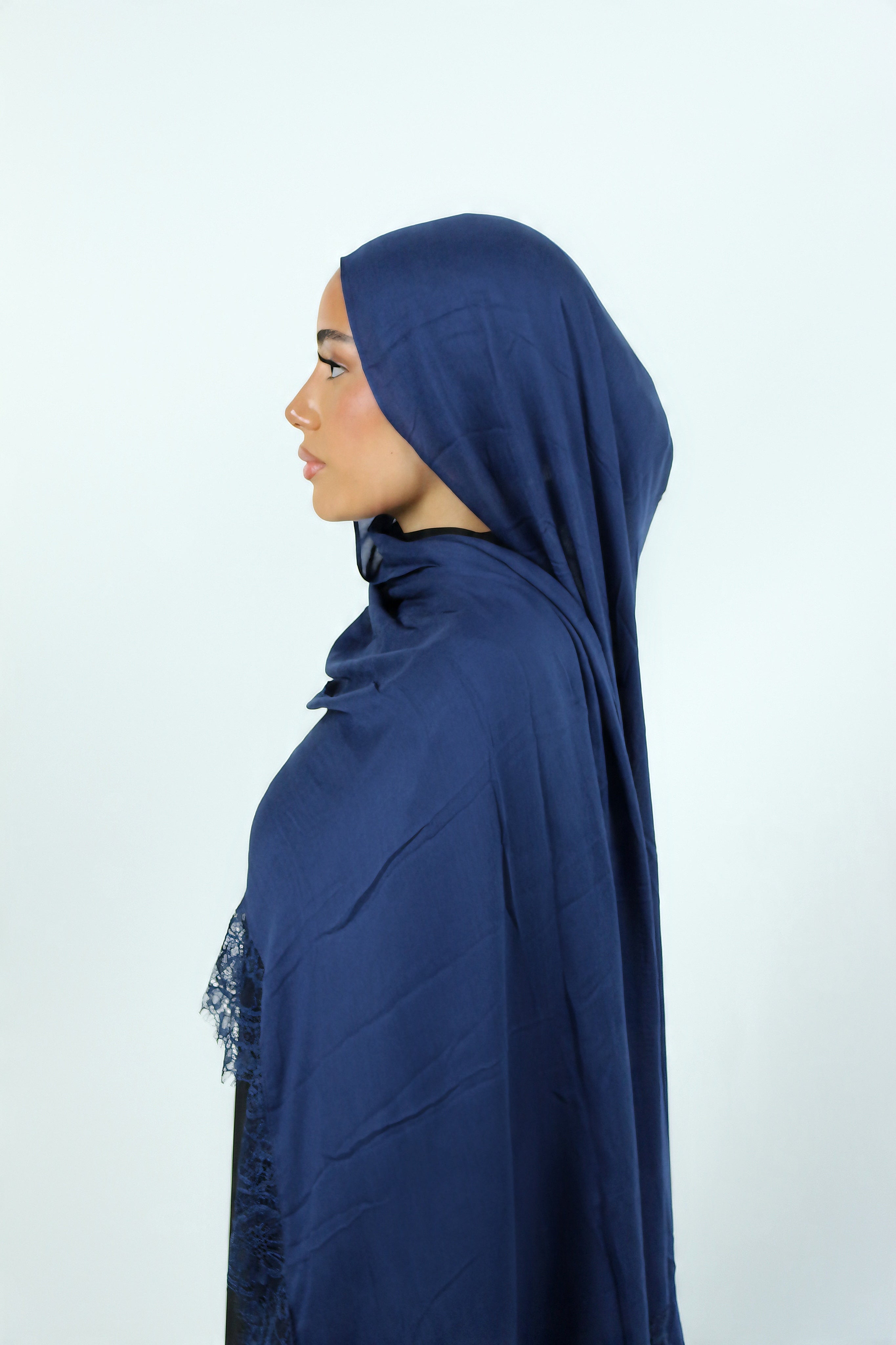 MODAL À DENTELLE BLEU NUIT