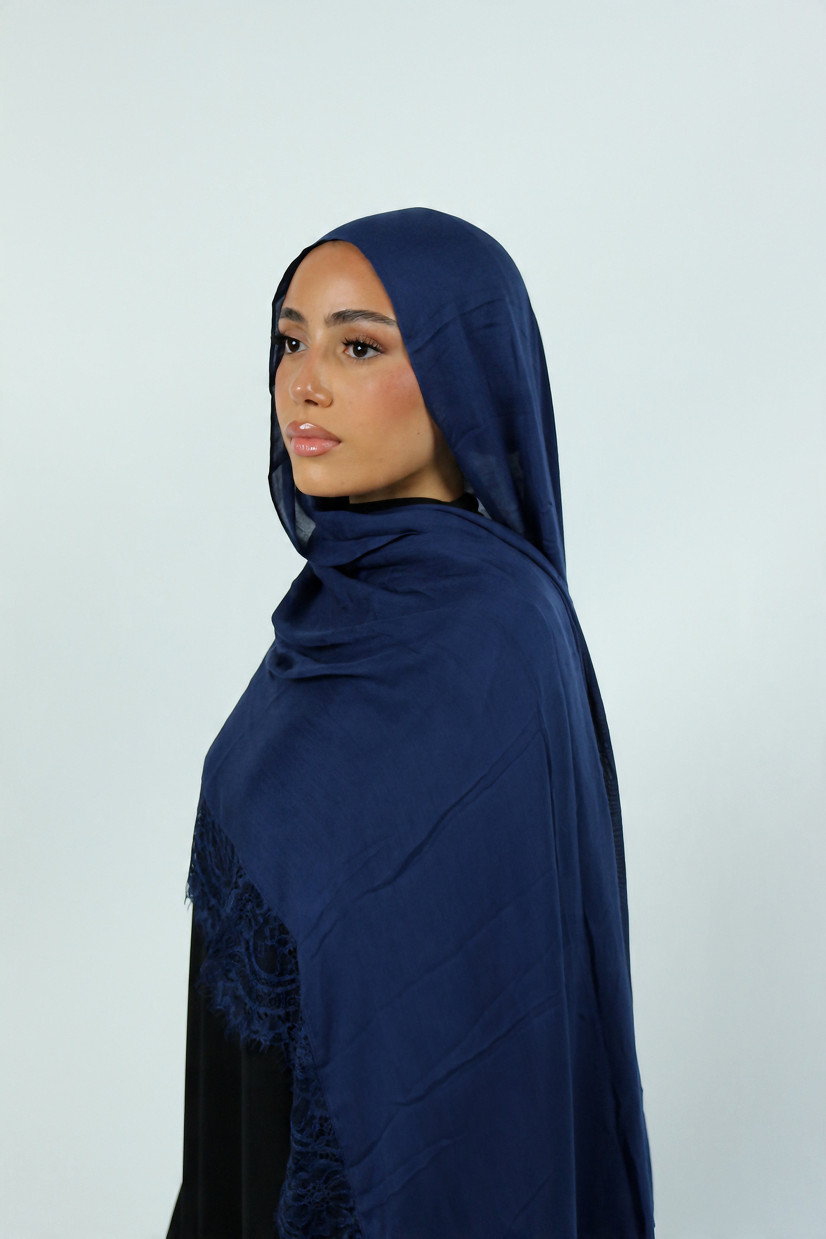 MODAL À DENTELLE BLEU NUIT
